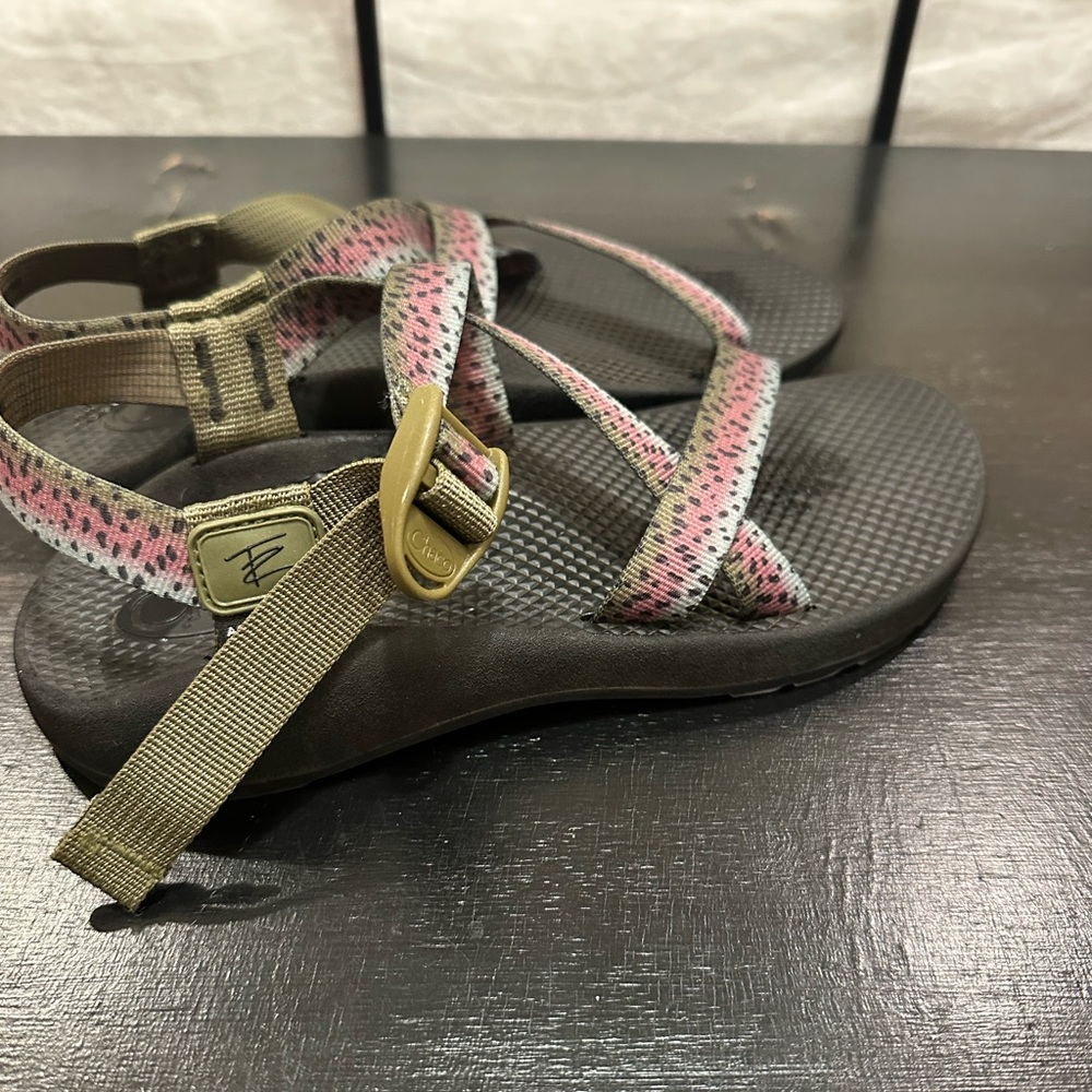 Thomas Rhett Chacos Youth Size 6 (equivalent Women’s 8)
